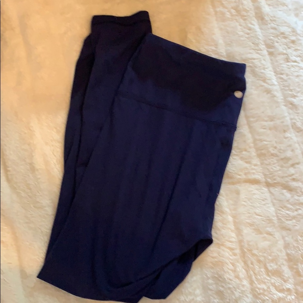 Yogalicious dark blue leggings.